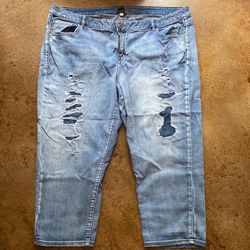 LANE Bryant medium wash distressed cropped ankle capri straight leg stretch jean - Picture 6 of 6